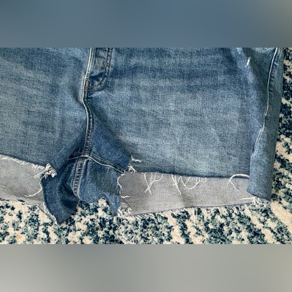 Old Navy Women's Distressed Blue Sky-Hi A-Line Jean Shorts (NWT) - Picture 3 of 7